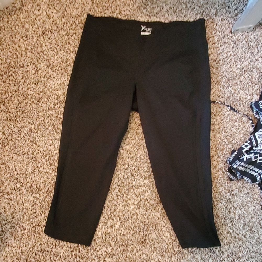 🌷4 for $20 Old Navy capri
